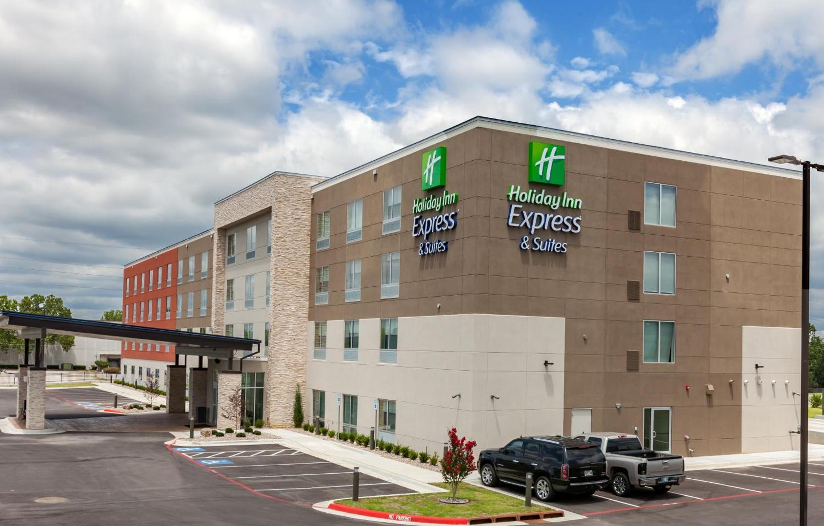 Holiday Inn Express & Suites Tulsa South – Woodland Hills, an IHG Hotel